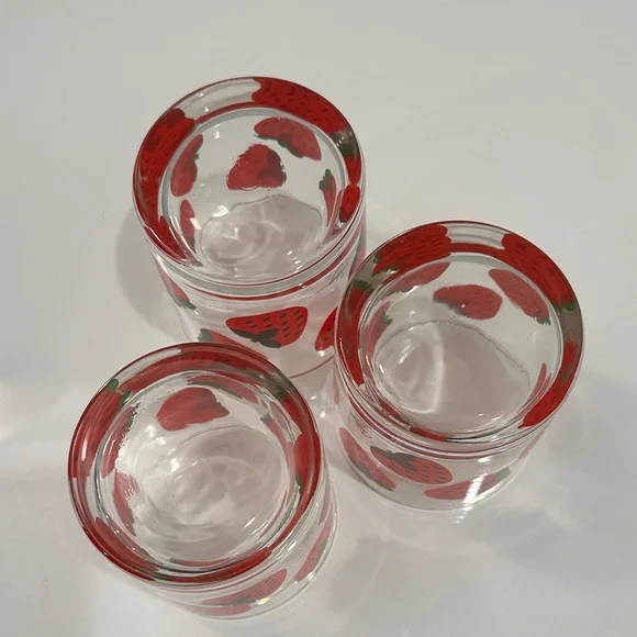 Colony Glass Strawberry-Patterned Tumblers - Picture 10 of 10